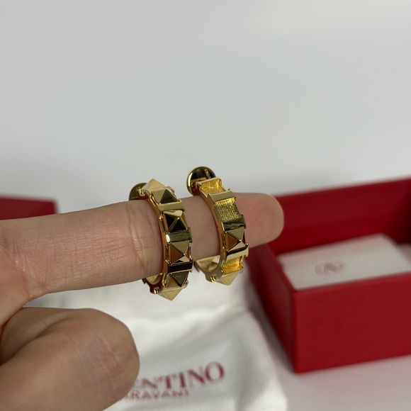 Valentino Garavani Rock Stud Earrings - Picture 6 of 9